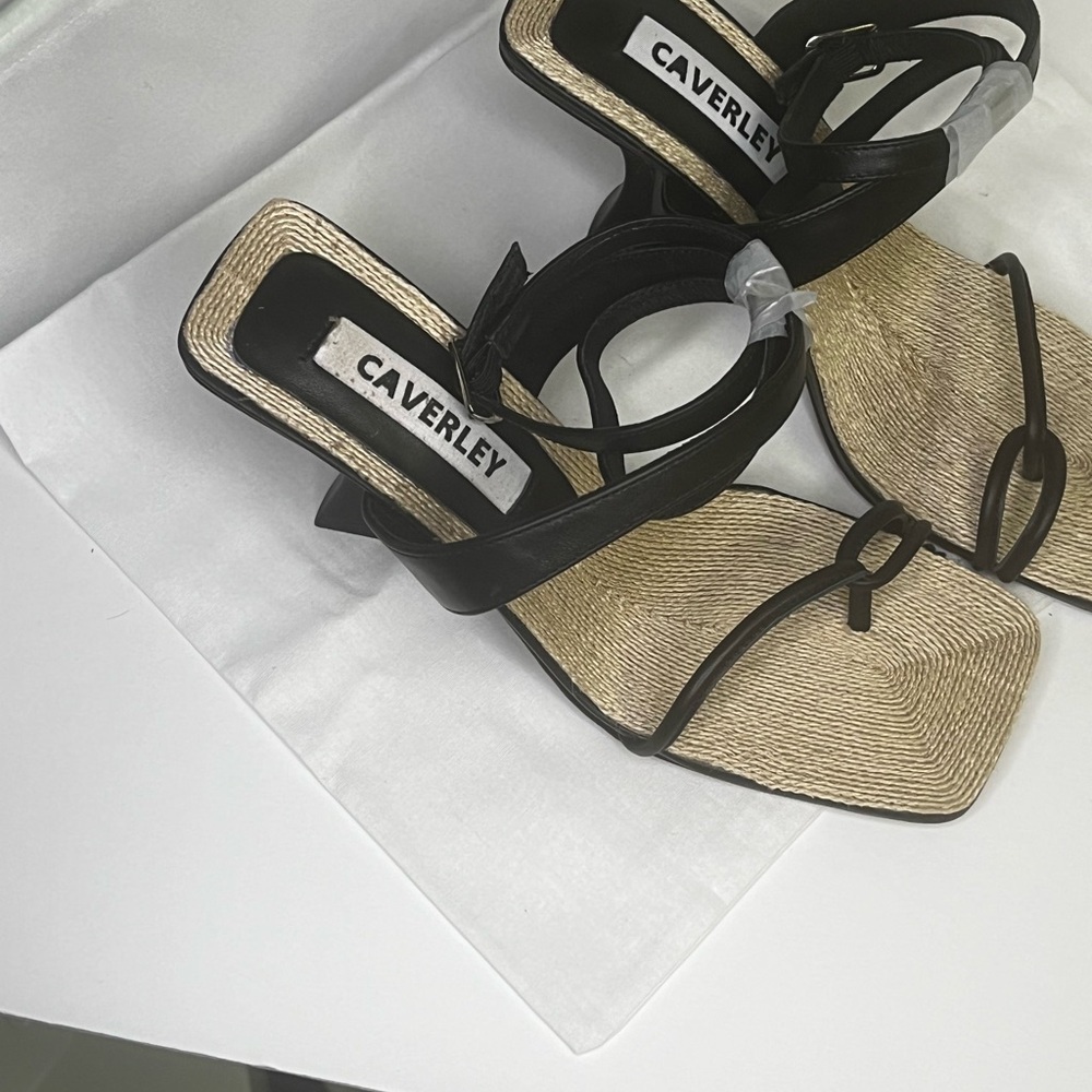 Caverley Heels size 8 - Picture 6 of 6